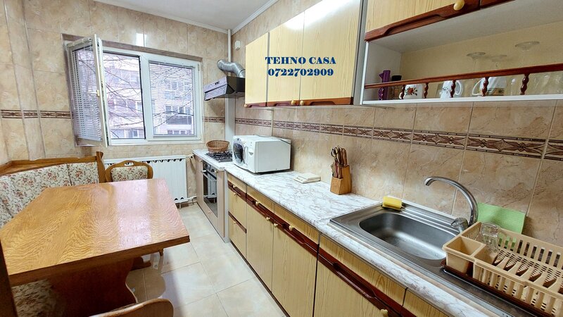 13 Seprembrie, Panduri, metrou Academia Militara la 800m