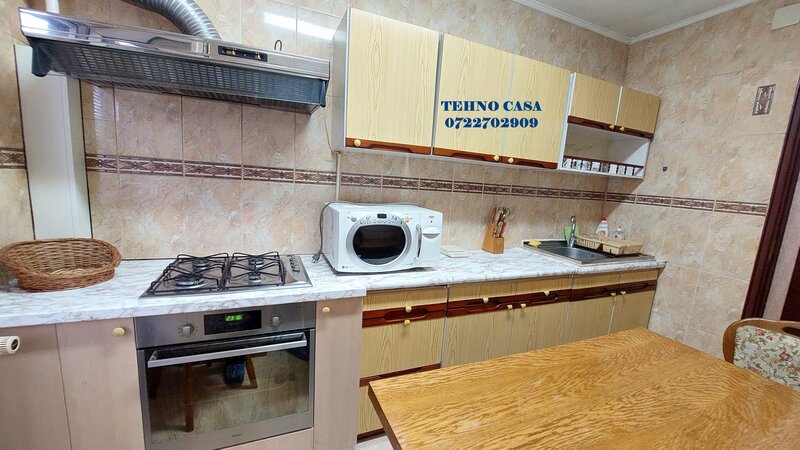 13 Seprembrie, Panduri, metrou Academia Militara la 800m