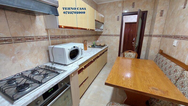 13 Seprembrie, Panduri, metrou Academia Militara la 800m